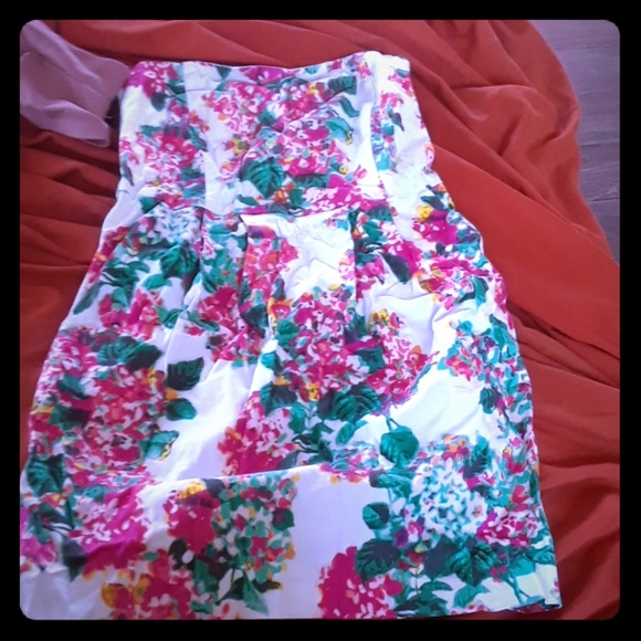 Dress, worn but in great condition. - Picture 1 of 1